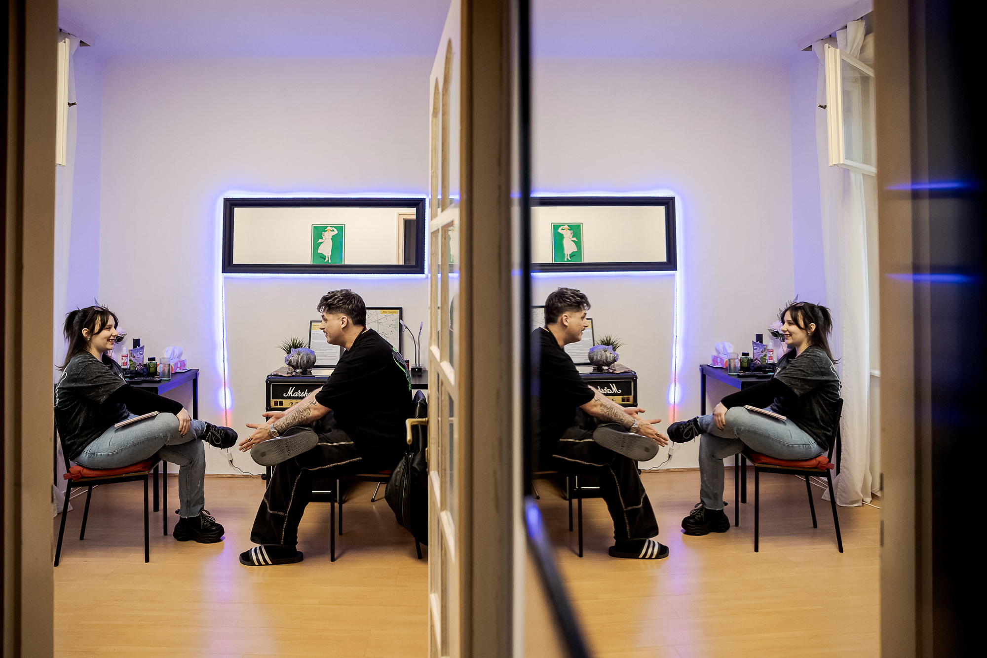 Mikee Mykanic: Gyűlölöm, amikor a politika a téma, de most nem lehet másról szó 1 Mikee Mykanic rapperel készült interjú 2026. március 6-án.