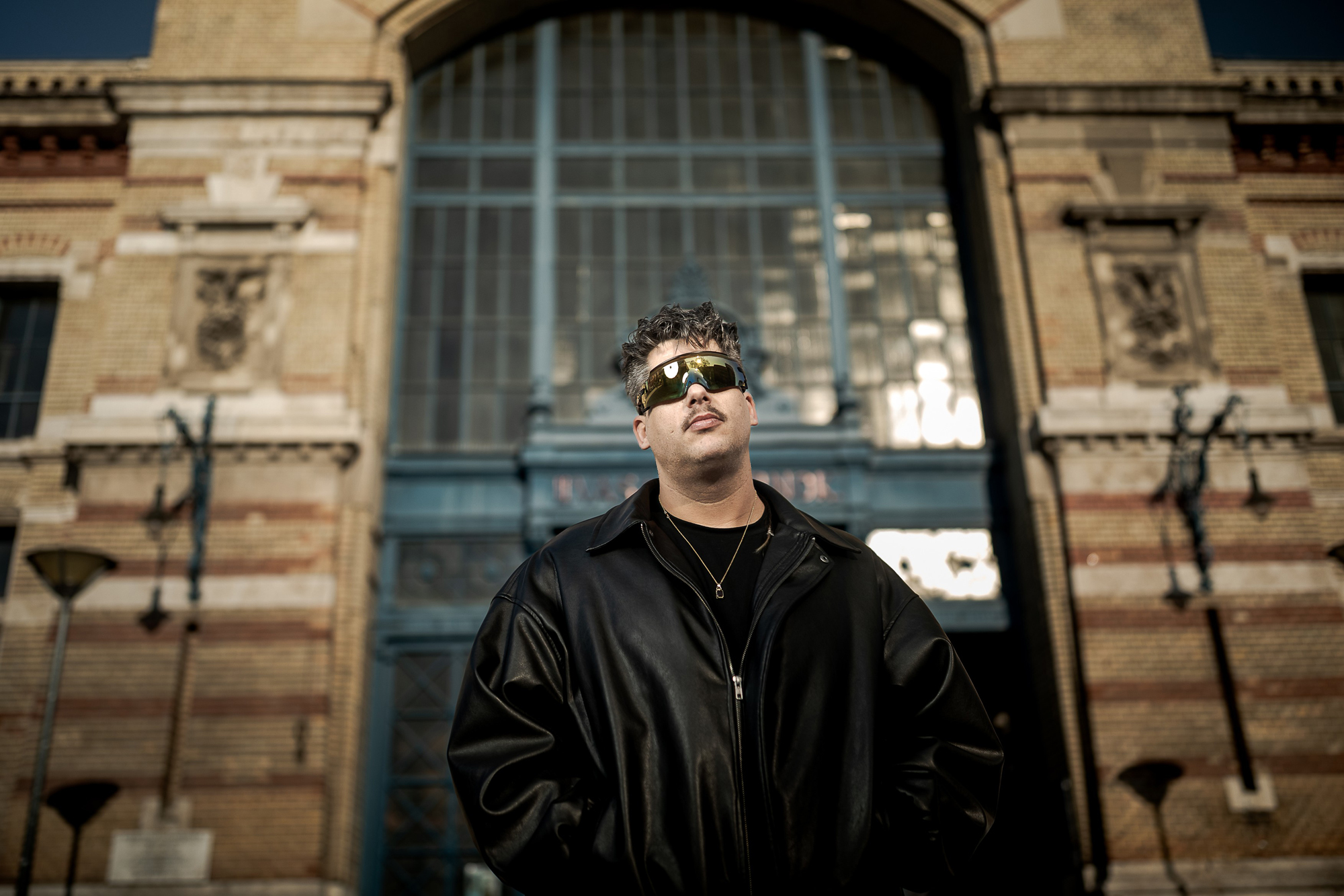 Mikee Mykanic: Gyűlölöm, amikor a politika a téma, de most nem lehet másról szó 6 Mikee Mykanic rapperel készült interjú 2026. március 6-án.