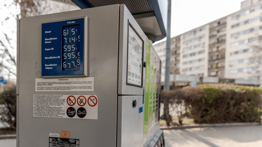 Elkezdték felélni a benzinkutak Magyarország stratégiai üzemanyag-tartalékait
