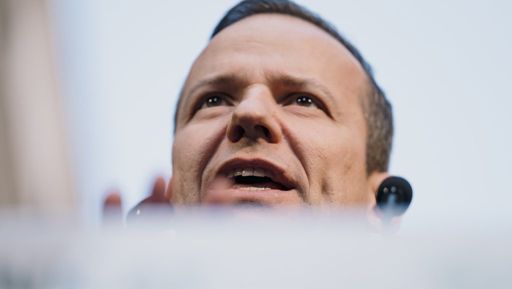 Toroczkai László: Senkinek nem lesz rosszabb az élete attól, hogy egy nyári szünidőben lőgyakorlaton vesz részt