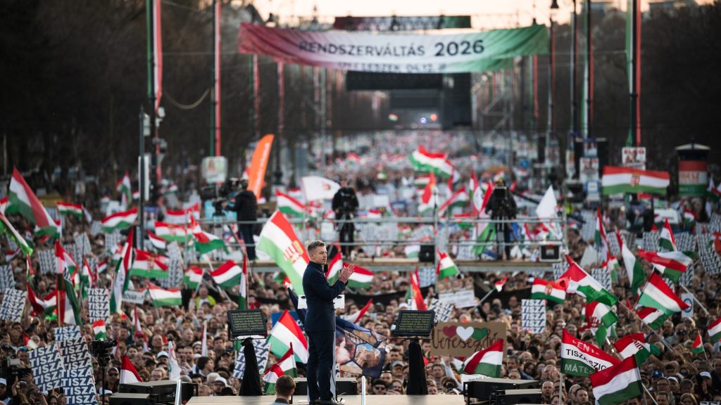 Kutatók: a Békemenet csúcsán 58 ezren hallgatták Orbánt, a Nemzeti Menet csúcsán 162 ezren Magyart