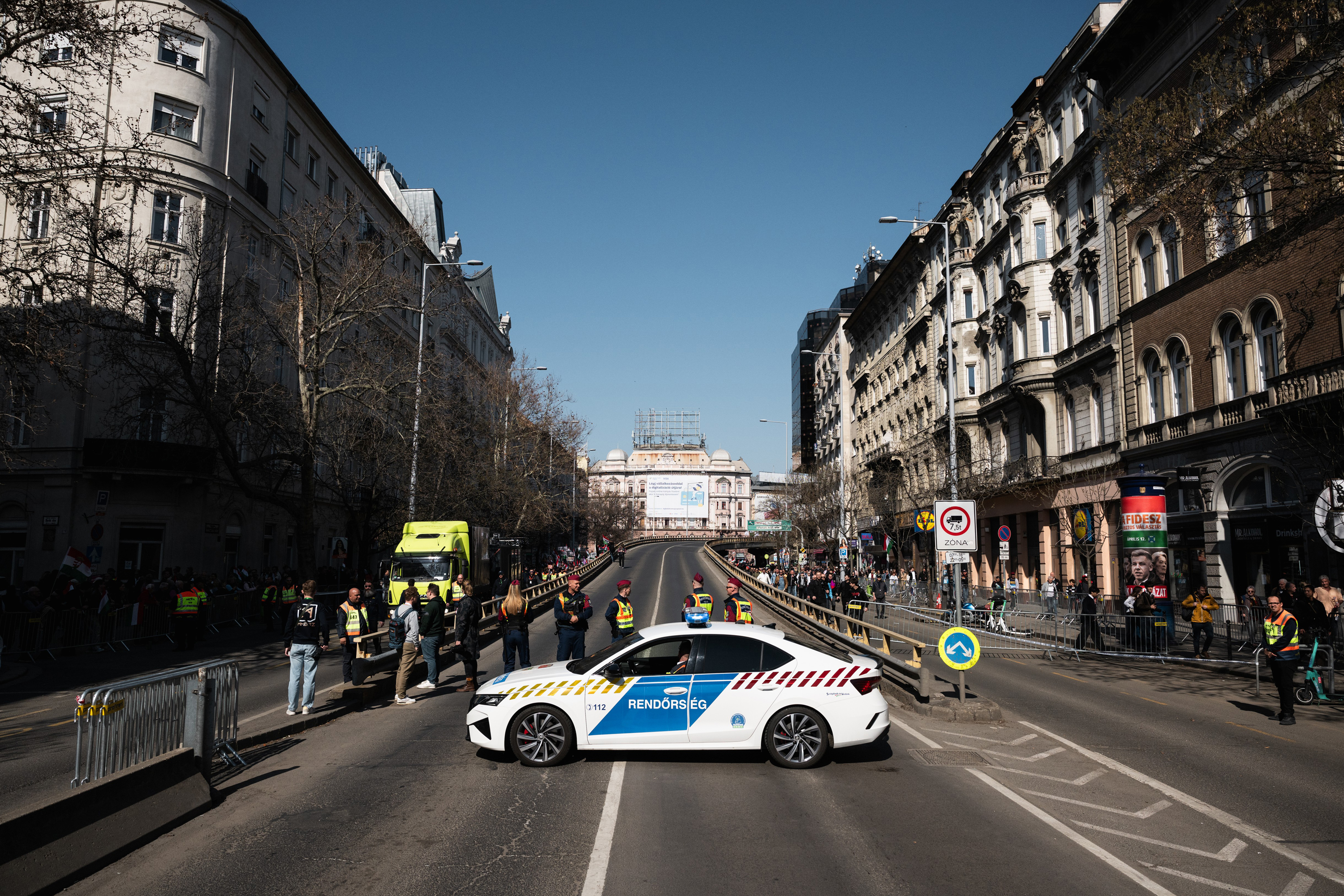 „Ha valaki meg akar élni, kénytelen másodállást vállalni” – interjú a rendőrszakszervezet vezetőivel 5