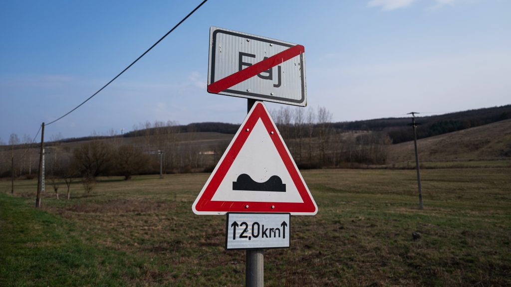 „Ha Orbán itt lenne, beolvasnék neki” – a 100 százalékban fideszes faluba is beszivárgott Magyar Péter és a Tisza