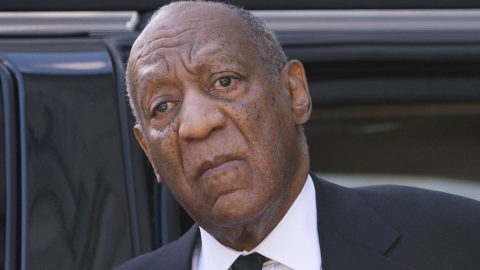 Bill Cosbynak kártérítést kell fizetnie.