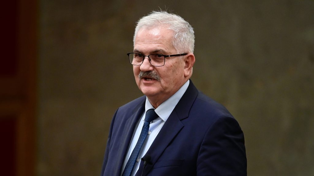 Ha kiesik a parlamentből a fideszes Simon Miklós, újraindulhat a 18 éve jegelt büntetőügye