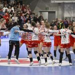 A Mol Esztergom játékosai ünnepelnek.