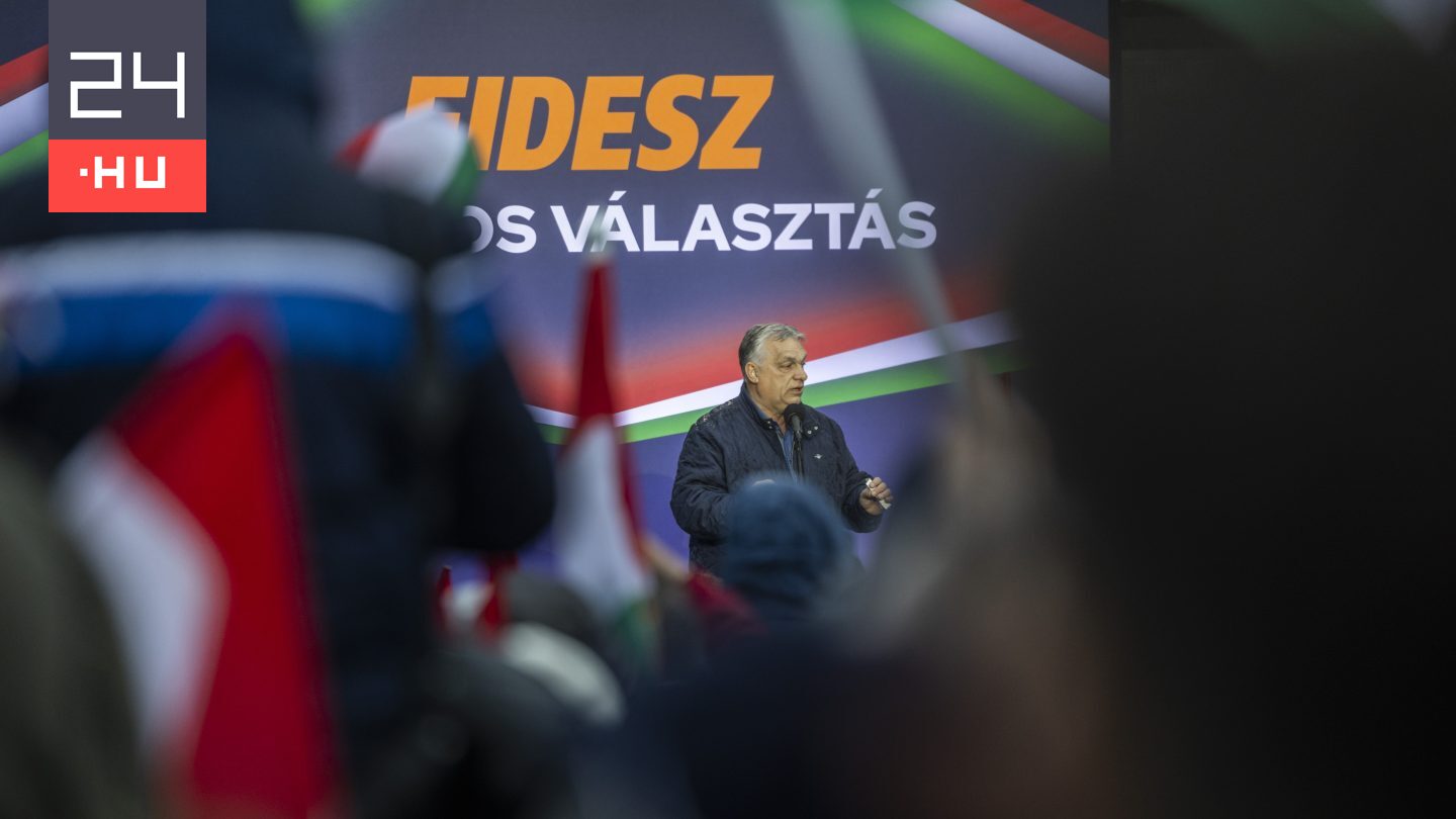 Földre vittek egy ellentüntetőt a fekete kabátosok Orbán beszéde alatt Pécelen – videó