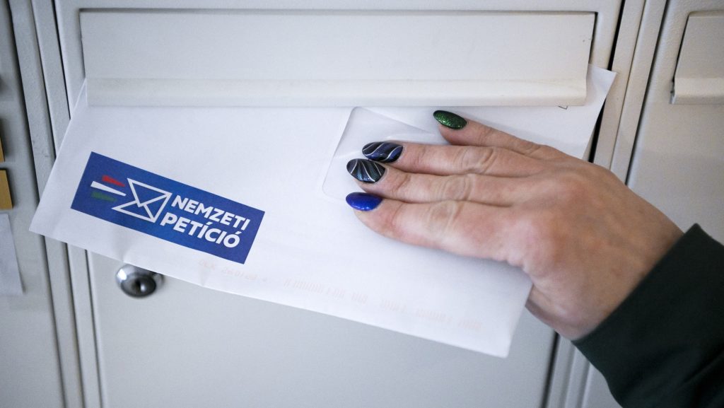 Hidvéghi Balázs: Száguld a nemzeti petíció