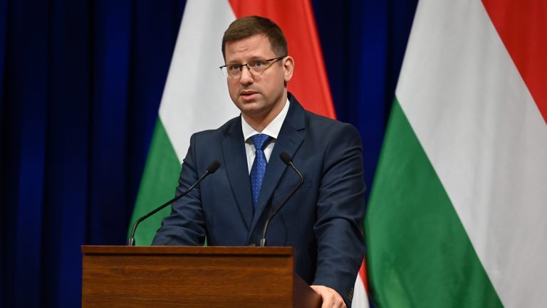 Gulyás Gergely a Kormányinfón: sajátos módon egyre több ukrán kém bukik le az országban