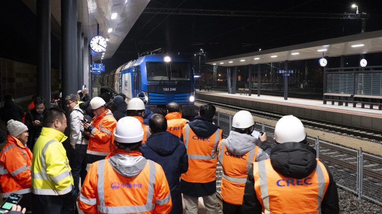 Mindössze hét vonat ment végig az első négy napon a Budapest-Belgrád vonal magyar szakaszán