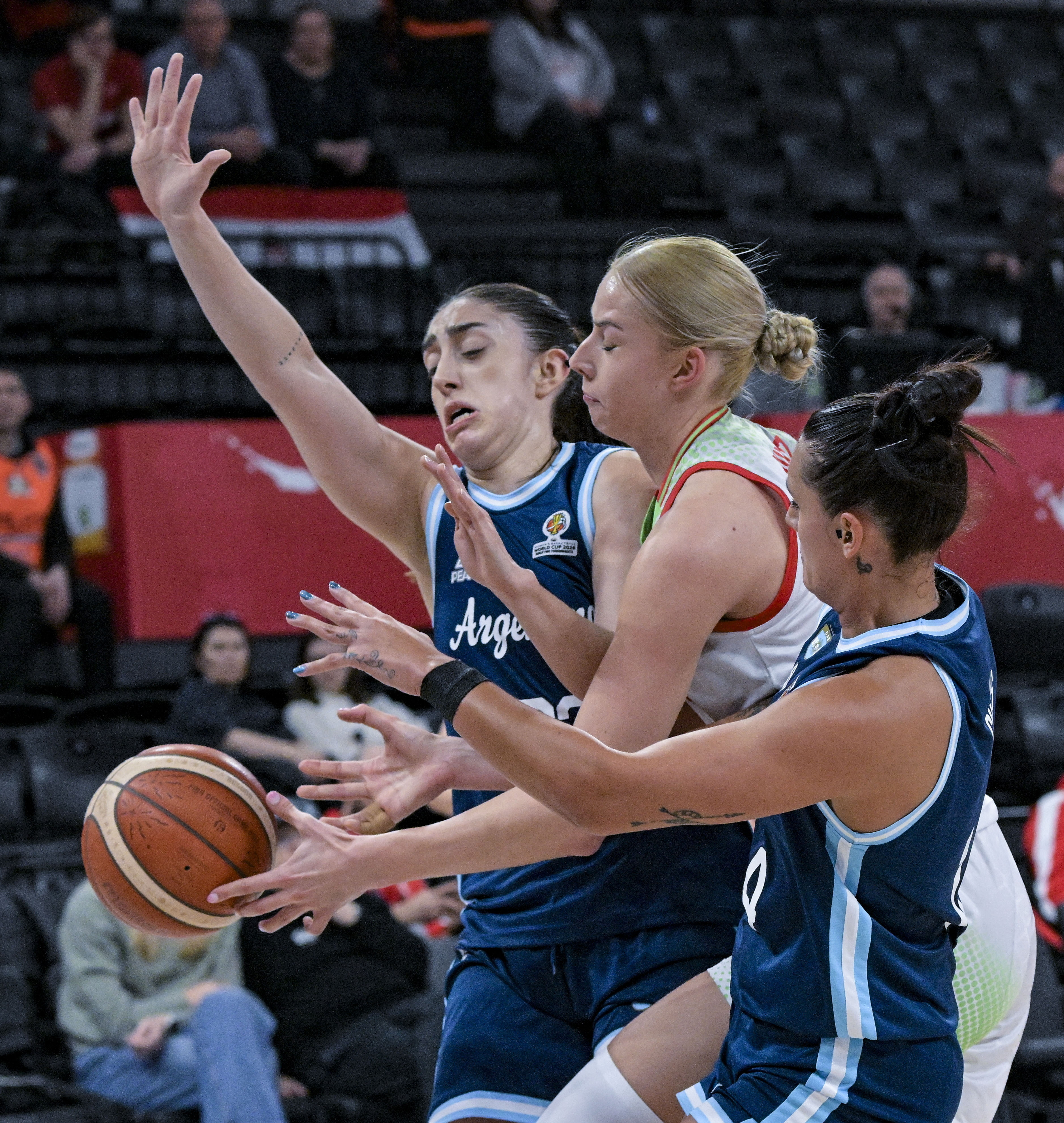 Juhász Dorka (k), valamint az argentin Victoria Gauna (b) és Florencia Chagas (j).