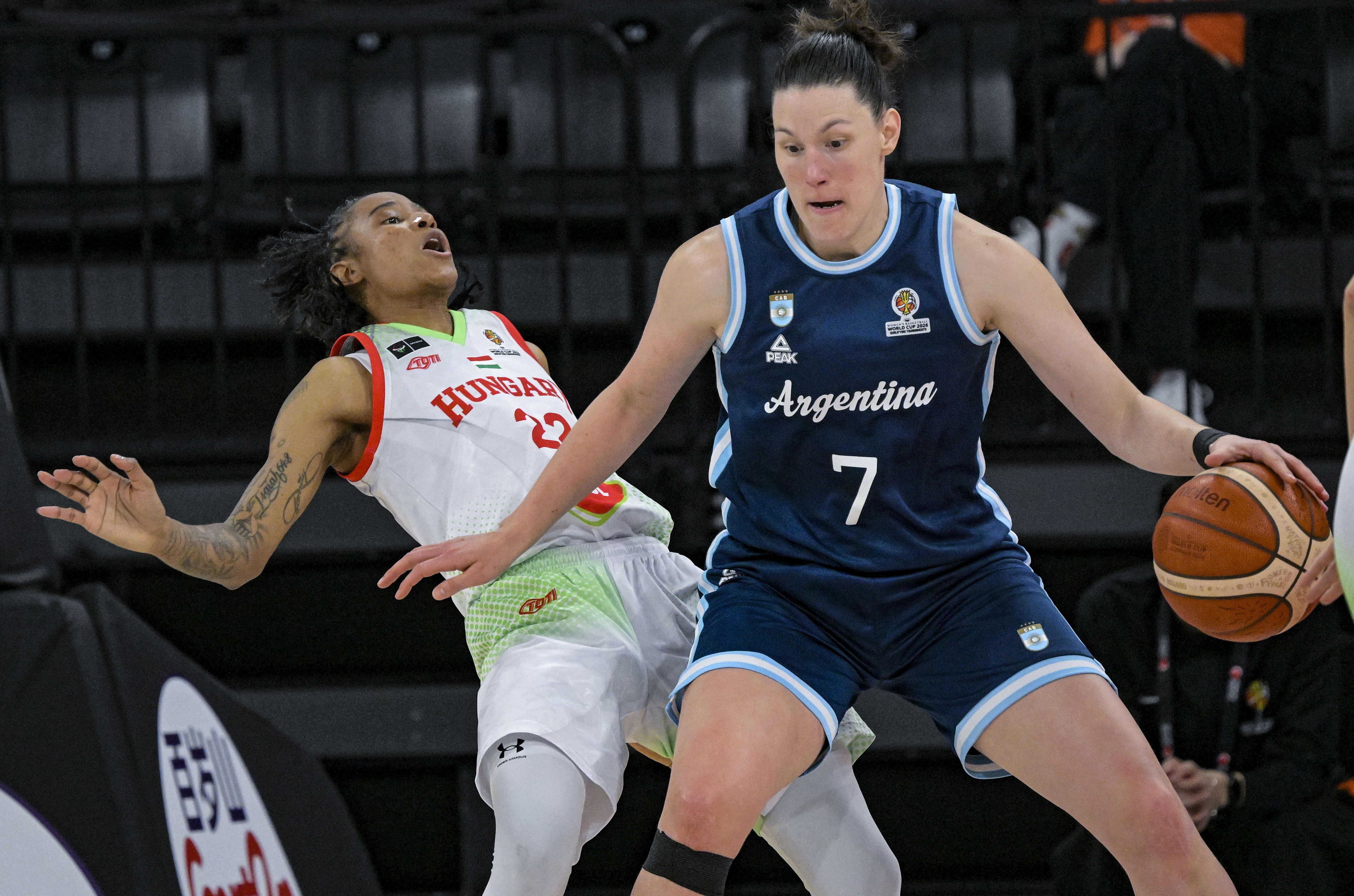 Yvonne Turner (b) és az argentin Diana Cabrera.