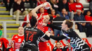 A Debrecen és az Esztergom rangadója a női kézilabda NB I-ben. A DVSC 11 góllal nyert.