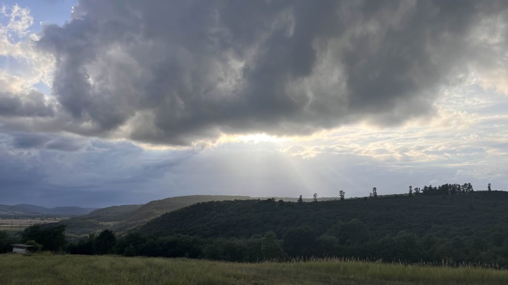 A népdalból ismert „tavaszi szél” ma sem marad el