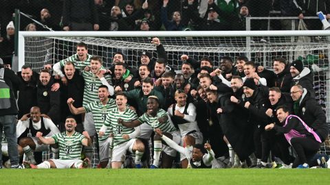 A Ferencváros játékosai ünneplik a Ludogorec elleni továbbjutást az Európa Ligában.