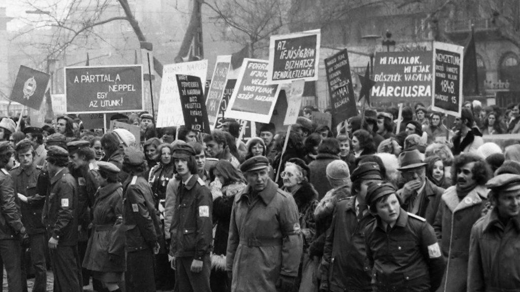 Úgy megijedt az állambiztonság a megzenésített Nemzeti Daltól, hogy egy jelentésben össze is keverték a Himnusszal