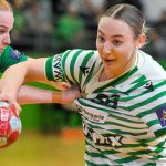 Simon Petra, a Ferencváros (j) és Dione Housheer, a Győr játékosa a női kézilabda K&H Liga 18. fordulójában játszott FTC-Rail Cargo Hungaria - Győri Audi ETO KC mérkőzésen az Elek Gyula Arénában 2026. március 18-án.