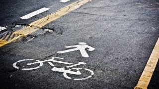 Gyalogos és kerékpáros sáv