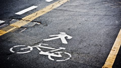 Gyalogos és kerékpáros sáv