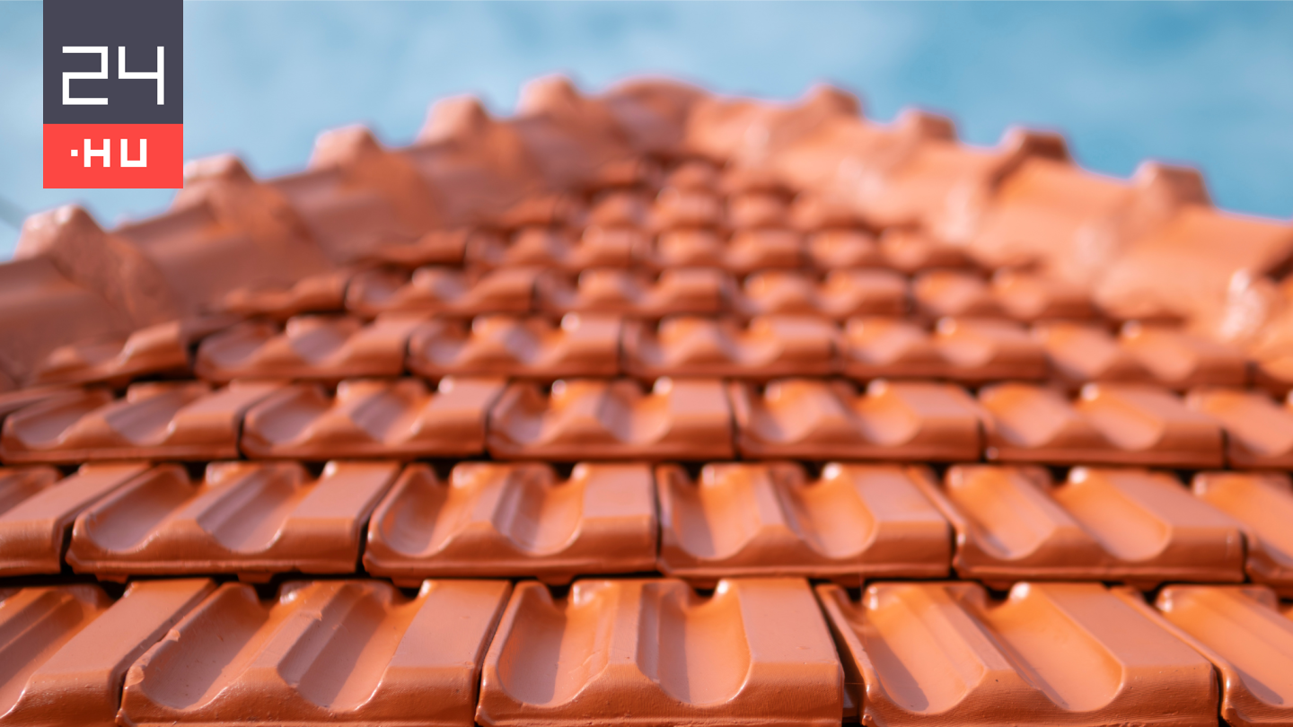 Nem csak drága cserével, de egy jóval olcsóbb felújítással is meghosszabbíthatjuk a tetőnk élettartamát