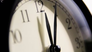 vasárnap óraátállítás, nyári időszámítás