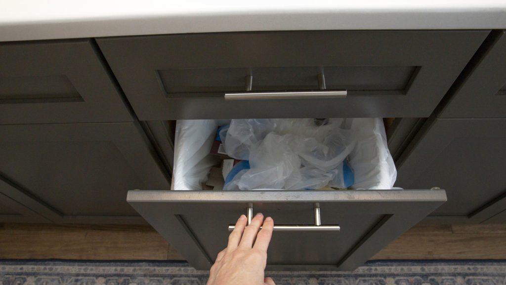 1,4 millió forintot rejtett a kukába a balatoni nyaralójában, de nem bizonyult a legjobb ötletnek