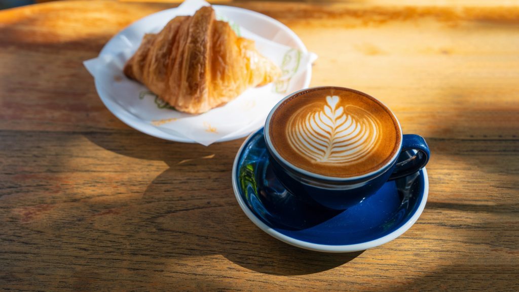 Szerdai friss hírek, forgalom, időjárás – Reggeli pakk