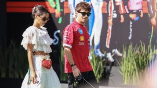 Charles Leclerc és Alexandra Saint Mleux a mexikói nagydíjon 2025. október 24-én.