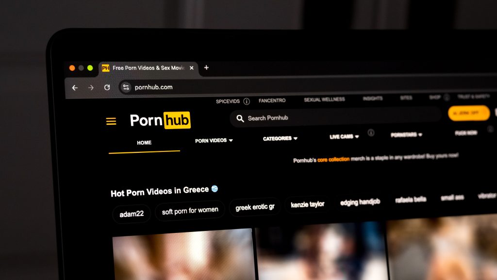 Súlyos bírságot szabhat ki az EU több pornóoldalra