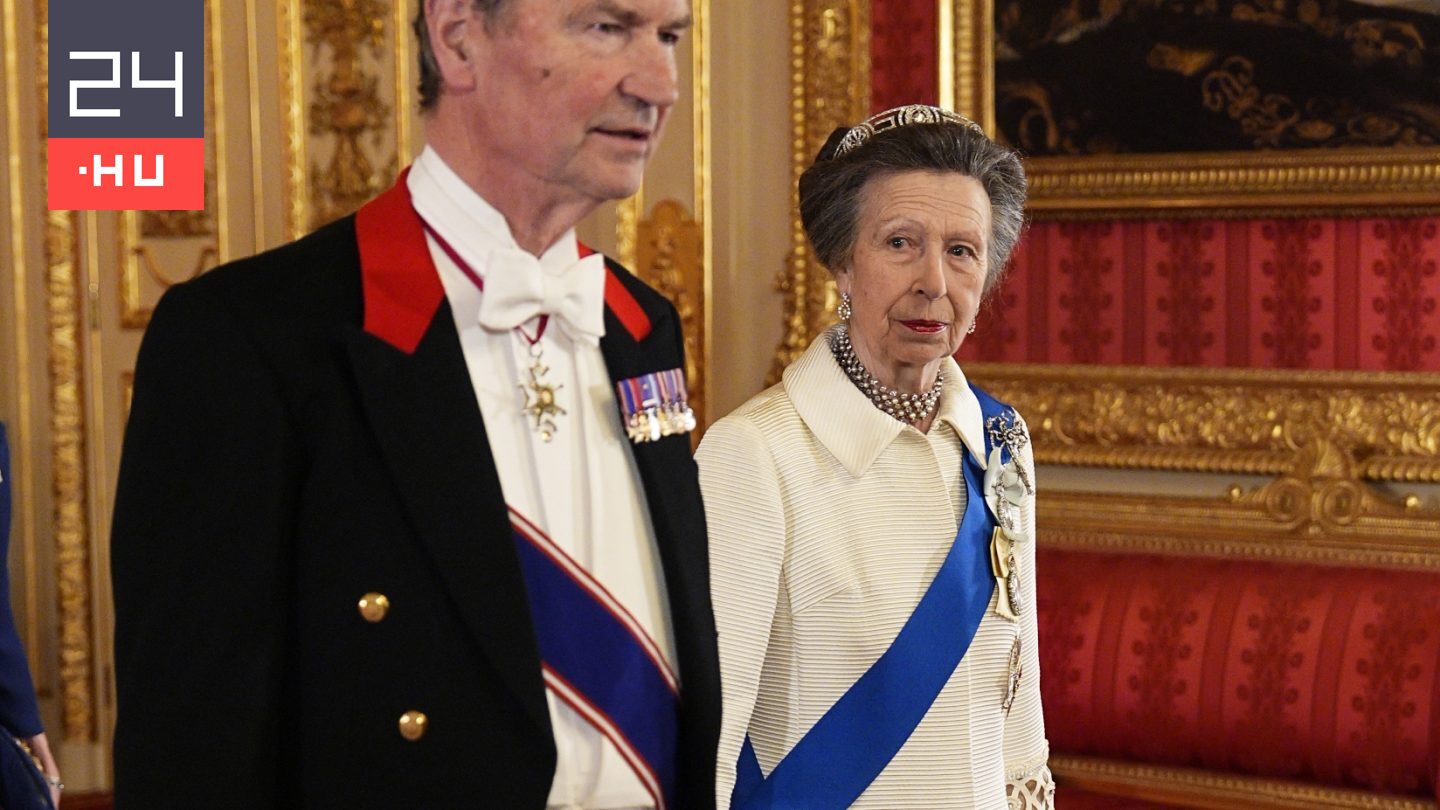 Anna hercegnő közel 60 év után újra felkapott egy kabátot, amit korábban 19 évesen is viselt