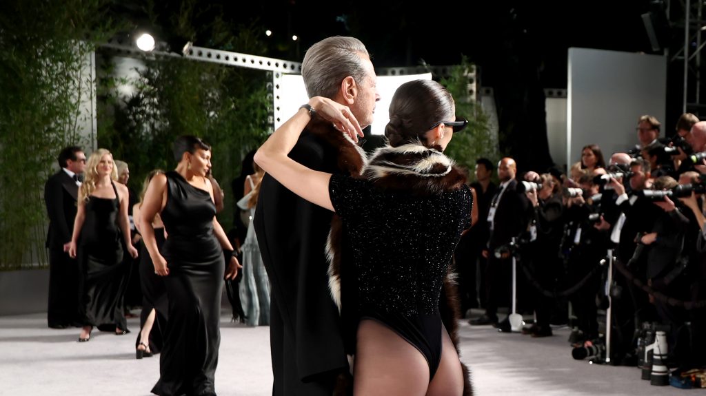 Jeff Goldblum felesége nem szégyenlősködött az Oscar-afterpartin: mindenki az ő szettjét figyelte