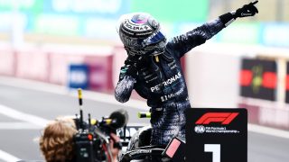 Kimi Antonelli a Japán Nagydíj leintése után.