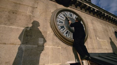 óraátállítás, kezdődik a nyári időszámítás