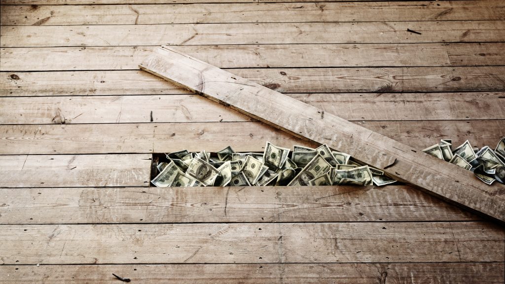 Felszaporodtak a NER rejtett vagyonlerakói, miközben a magyar gazdaság vergődött