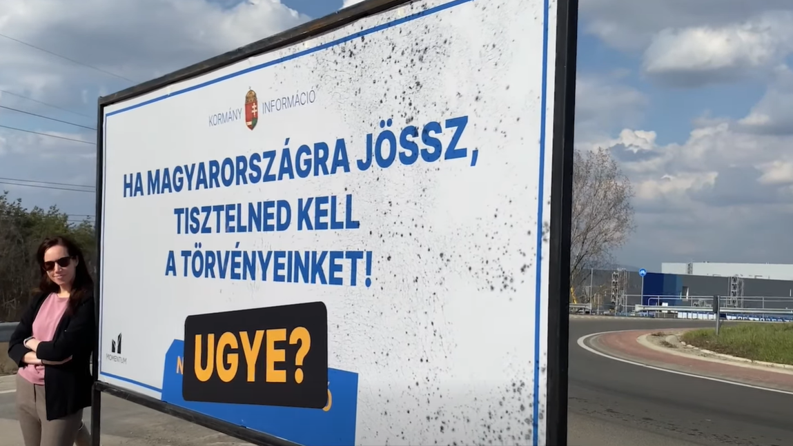 Momentum plakát Göd