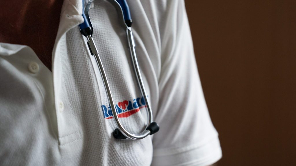 A szavazat ára című filmben bemutatott orvos nem MOK-tag