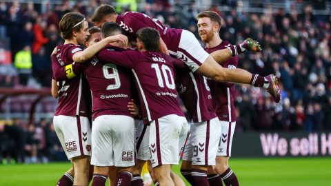 A skót bajnokságot vezető Hearts csapatának játékosai.