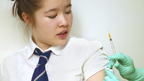 A HPV elleni védőoltást tizenéves korban érdemes beadatni.