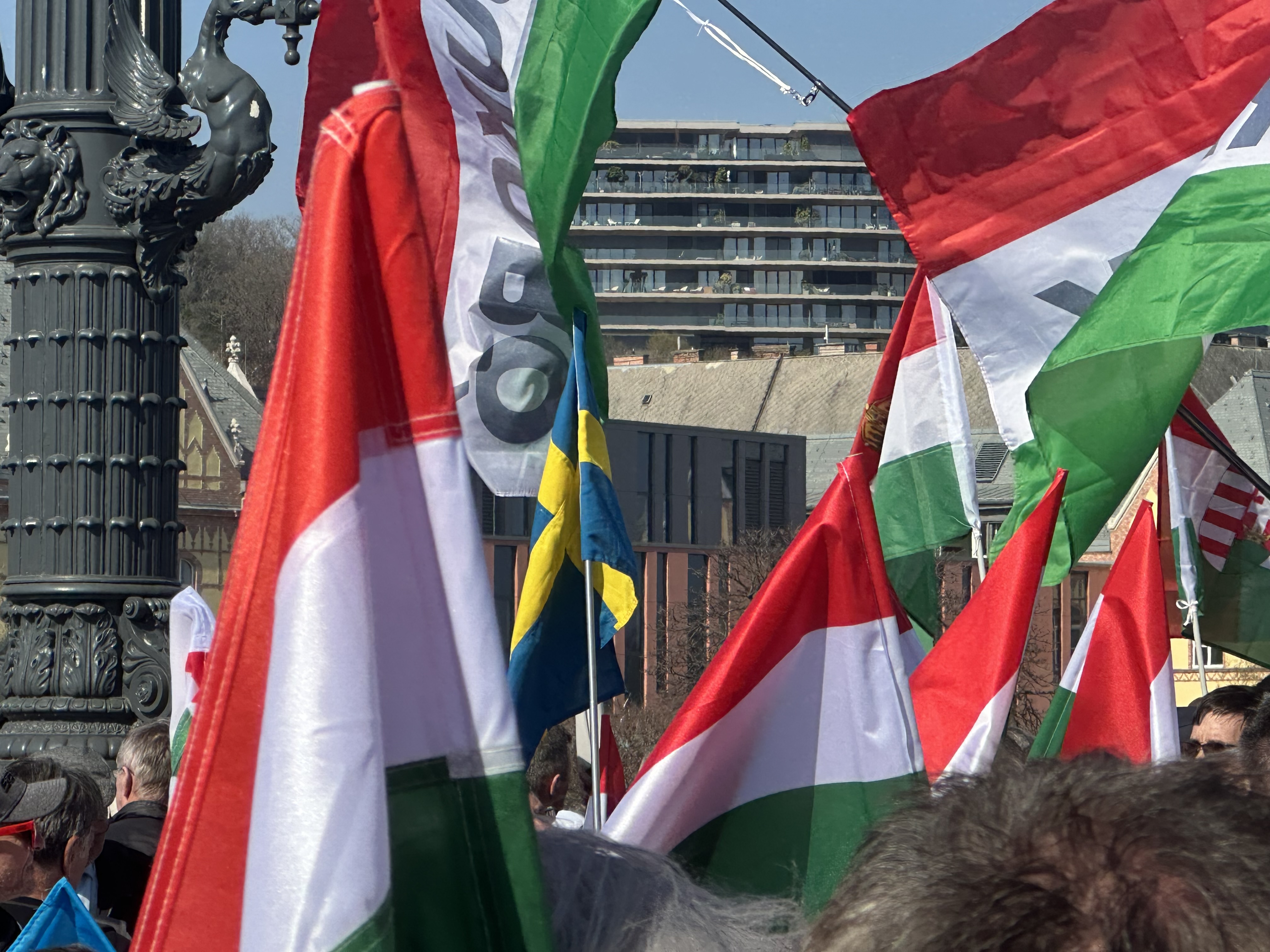 Bayer Zsolt, Győzike és Szentkirályi Alexandra vezetésével elindult a Békemenet – percről percre a március 15-ei események 1