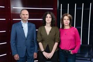 Jaksity György, Bánszegi Rebeka és Szikra Dorottya a 24.hu stúdiójában