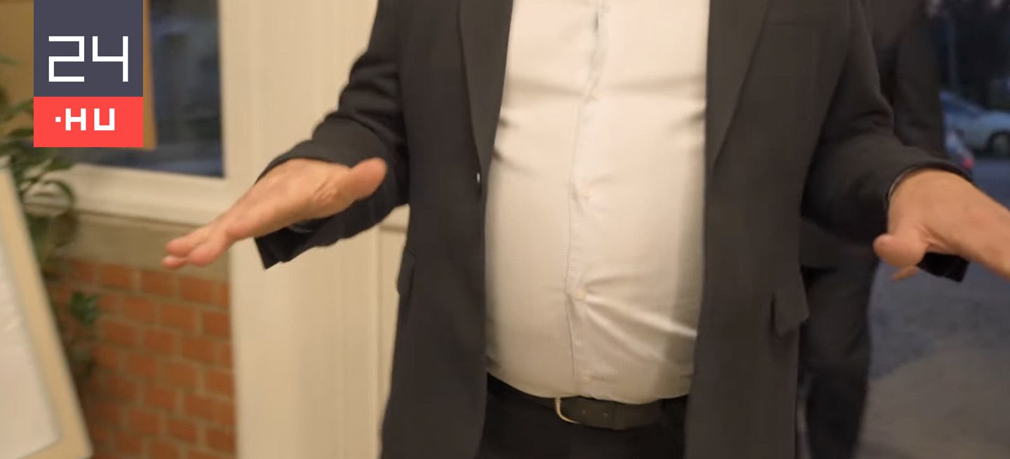 Telex feljelenti Csákberény polgármesterét erőszak miatt.