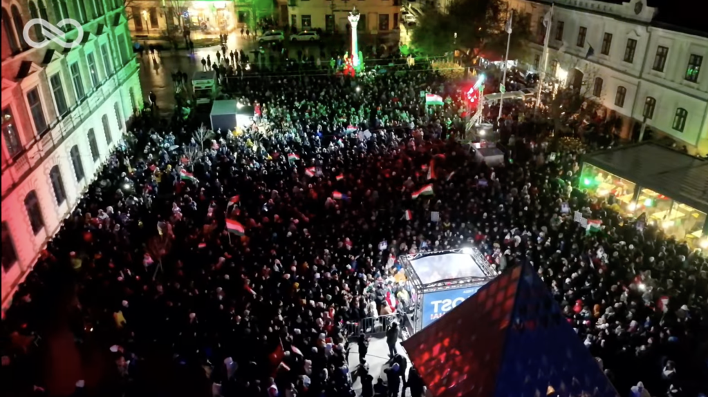 Magyar Keszthelyen Orbánról: Mondja ezt az a csávó, aki száz darab verőembert visz oda, aki MMA-harcosokat visz oda, aki háborús pszichózist kelt