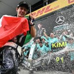 Kimi Antonelli és a Mercedes pezsgőzése a japán győzelem után.