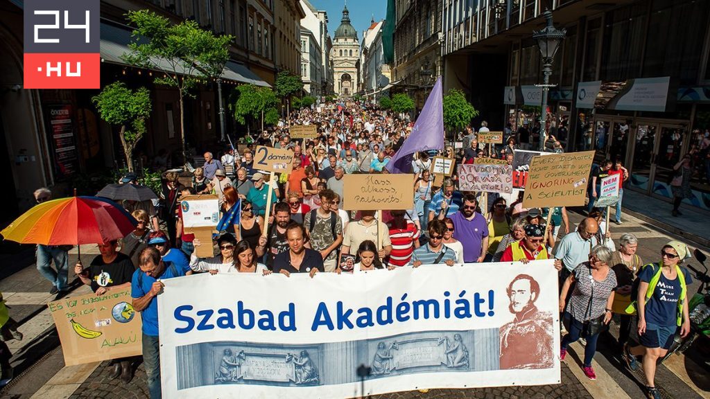 Medián: A magyarok leginkább a tudósokban bíznak, legkevésbé a politikusokban