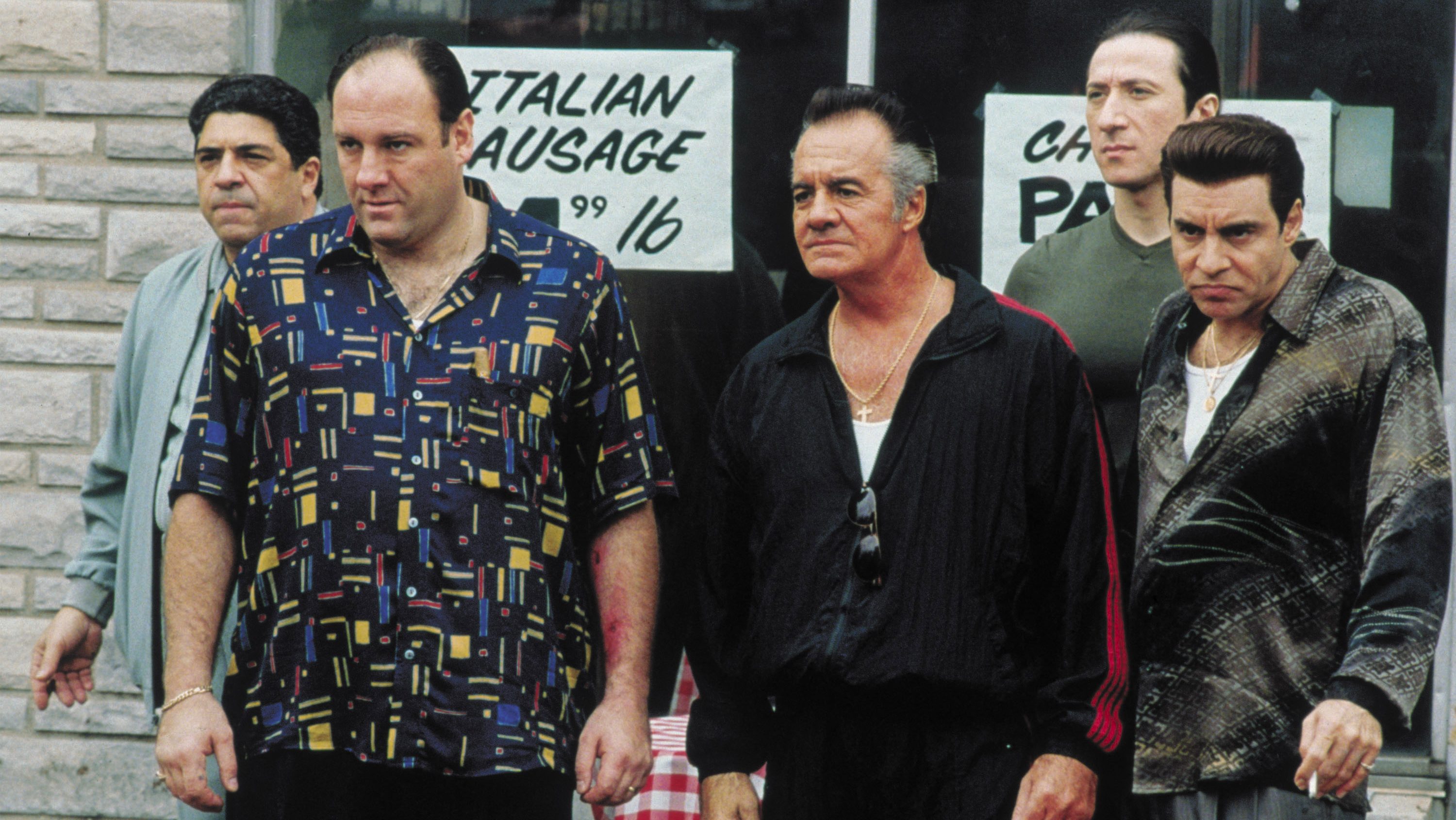 A James Gandolfini által alakított Tony Soprano és a család a Maffiózok című sorozat egyik jelenetében.