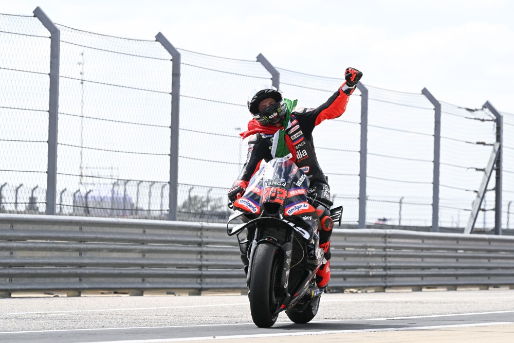 Horrorbukással indult a Moto2-es futam, fékezés nélkül hajtott bele a többiekbe a motorversenyző 1 Marco Bezzechi nyerte a MotoGP Amerikai Nagydíját.