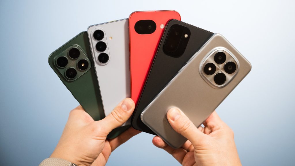 Új okostelefont keres? Kipróbáltunk 5 újabb modellt, mutatjuk, melyik kinek lehet jó választás