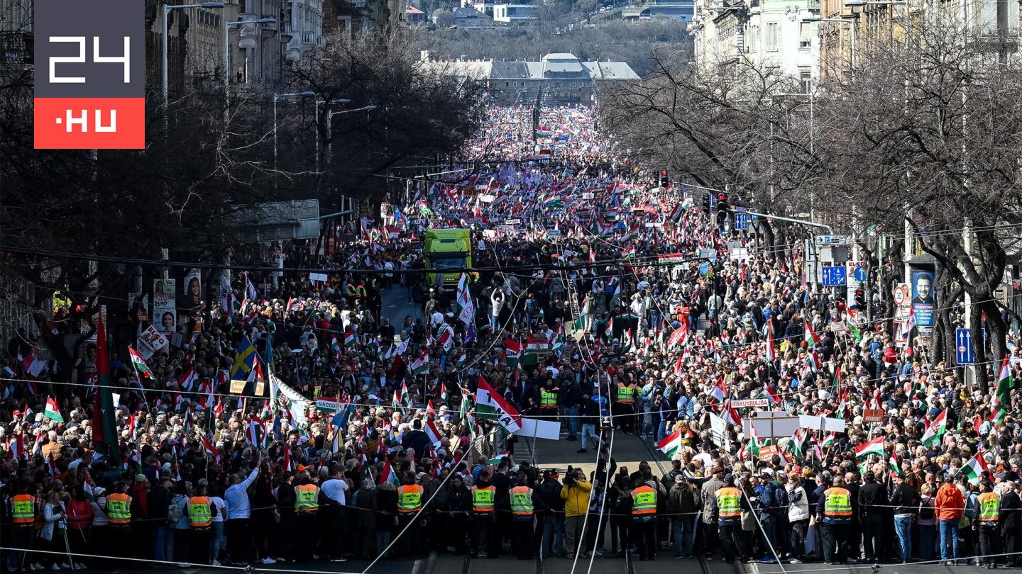 Ismét eljött menetelni Orbán Viktor édesanyja