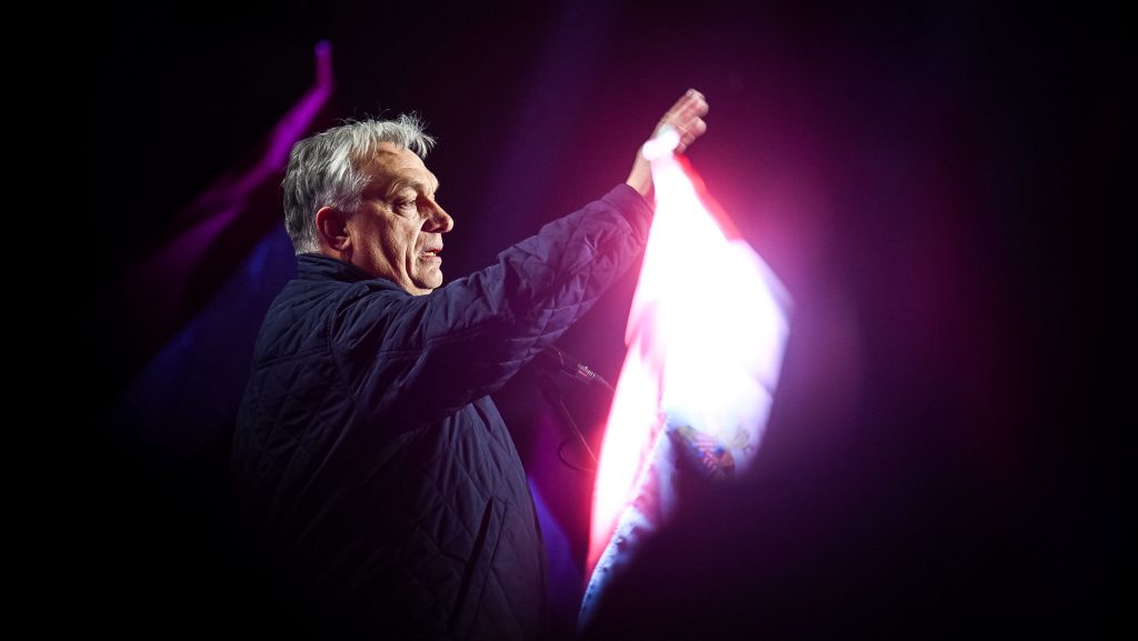 Élőben tanácskozna vasárnap este a híveivel Orbán a Facebookon