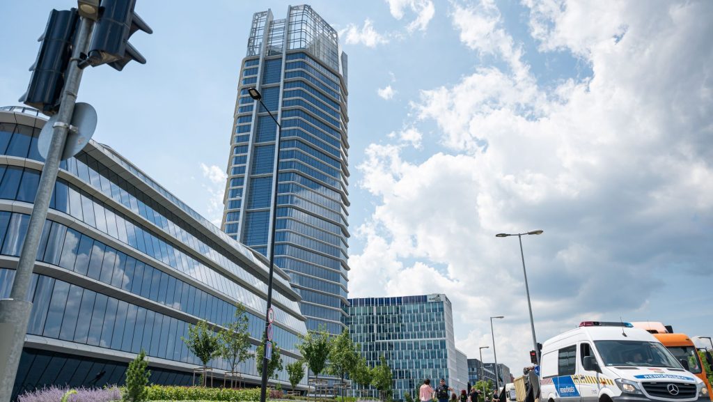 Telex: a választás hétvégéjén költözik a MÁV, iratmegsemmisítőket szereztek be